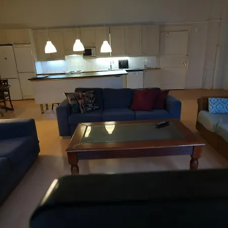 Immaculate 5-bed In Apartment