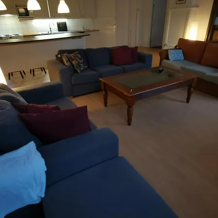 Immaculate 5-bed In Apartment