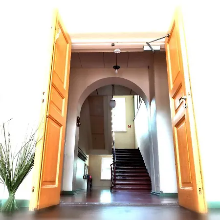 Apartment Immaculate 5-bed In *