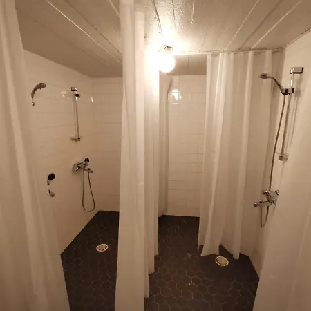 Immaculate 5-bed In Apartment