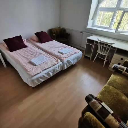 Immaculate 5-bed In Apartment