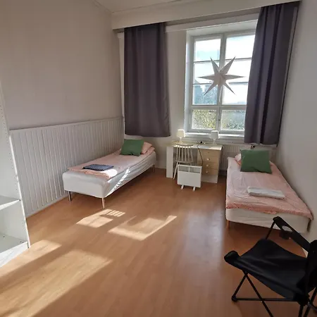 Immaculate 5-bed In Apartment